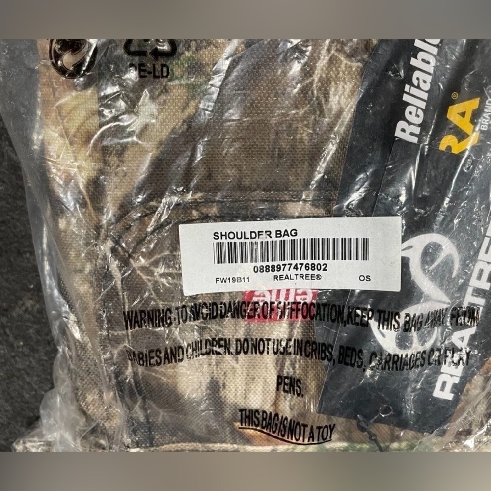 Supreme Shoulder bag. Real Tree Camo - Picture 2 of 4